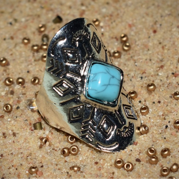 Engraved Arrow Design Ring - Picture 1 of 3